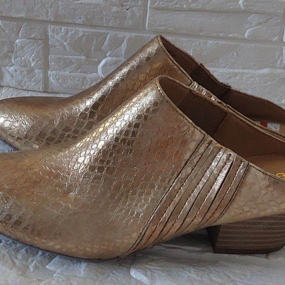 BCBGENERATION MULES - Picture 3 of 4